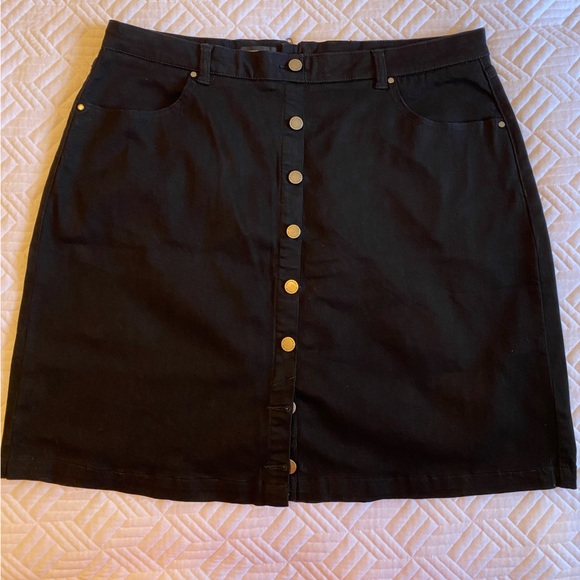 Universal Standard Skirt - Picture 1 of 3